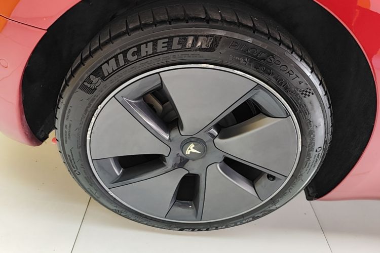 Tesla Model 3 2022 car image #10