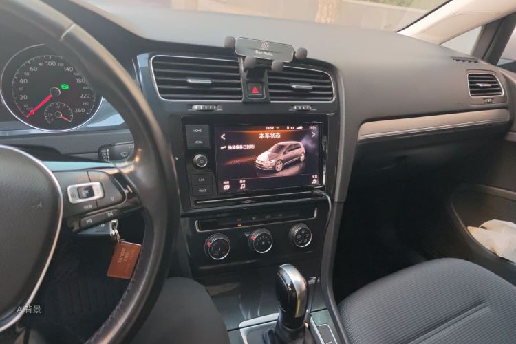 Volkswagen Golf 2019 car image #15