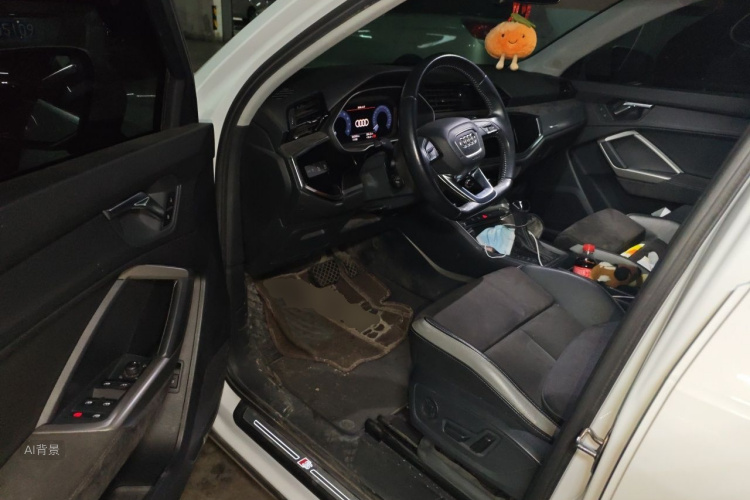 Audi Q3 2019 car image #18