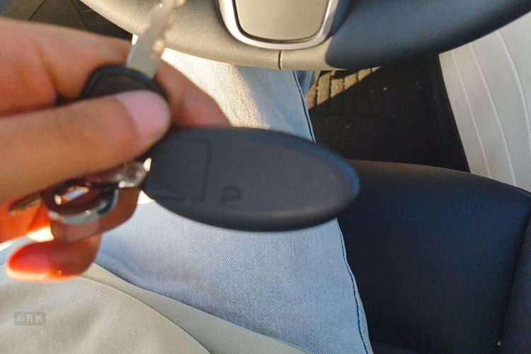 Tesla Model Y 2025 car image #10
