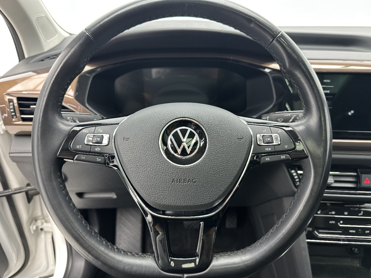 Volkswagen Tharu 2022 car image #12