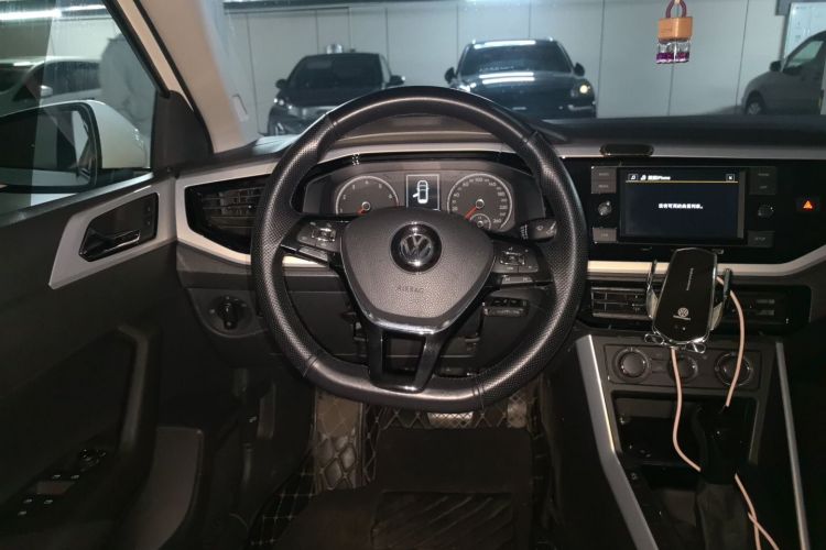 Volkswagen Polo 2019 car image #11