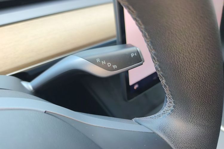 Tesla Model Y 2023 #14 Tesla Model Y 2023 car image #14