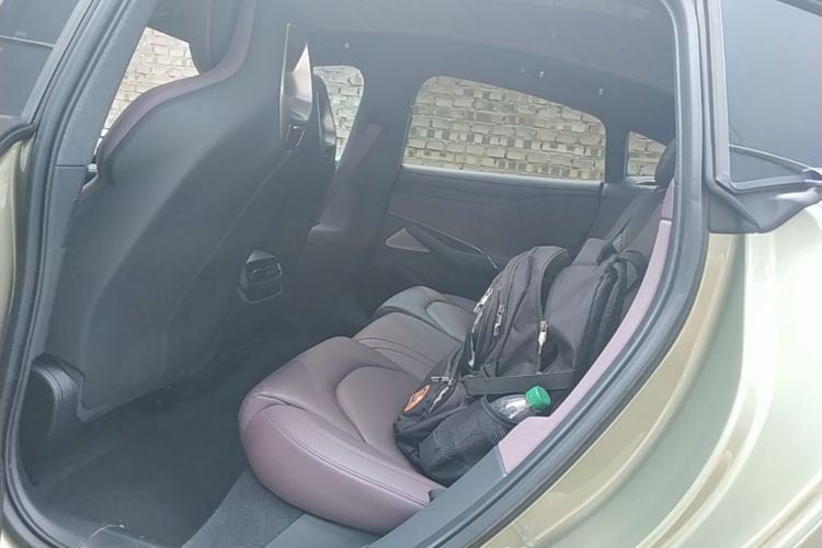 MI SU7 2025 immagine di auto #13