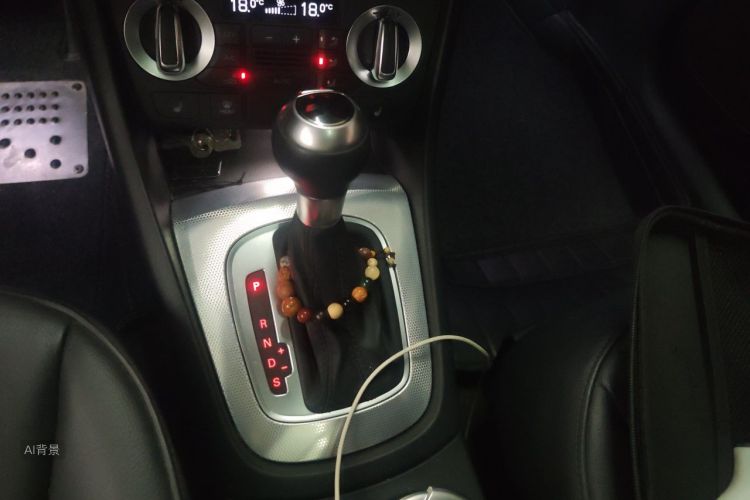 Audi Q3 2014 car image #16