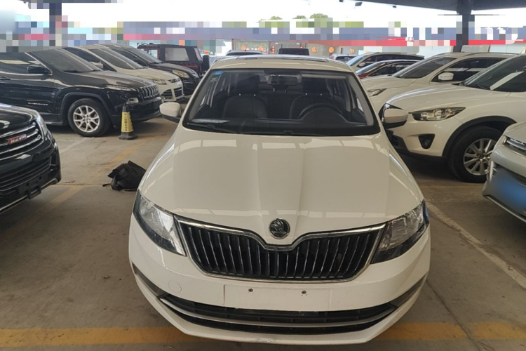 Skoda Rapid 2018 car image #3