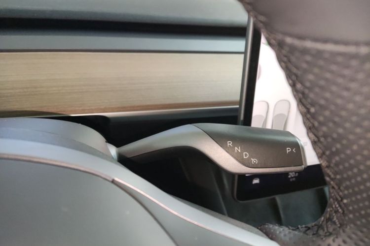 Tesla Model Y 2021 #14 Tesla Model Y 2021 car image #14