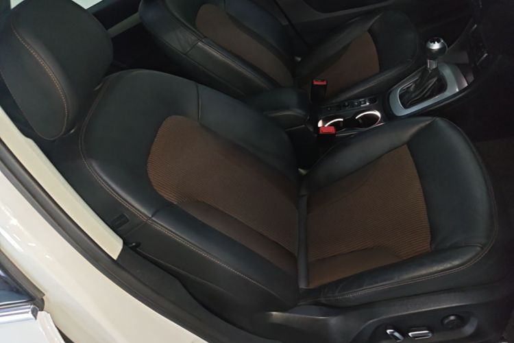 Audi Q3 2018 car image #24