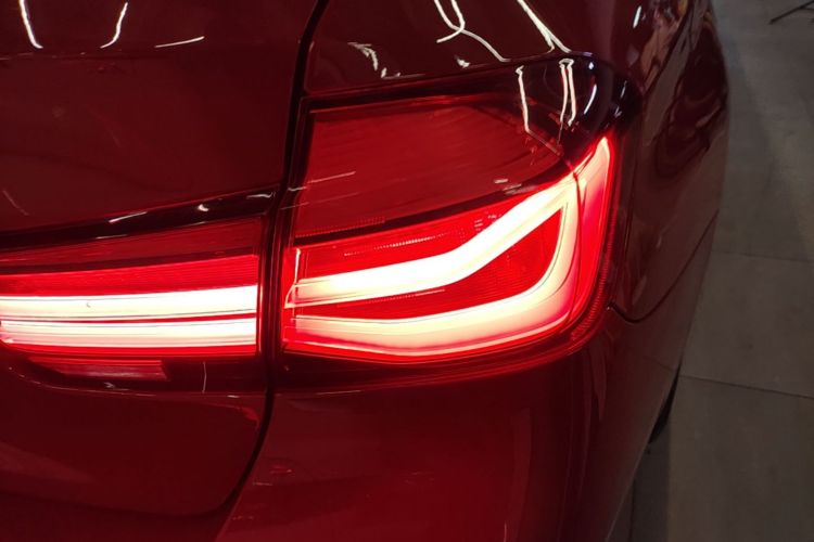BMW 3 Series 2018 #8 BMW 3 Series 2018 car image #8