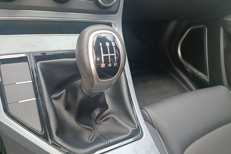 GEELY Emgrand 2021 car image #14