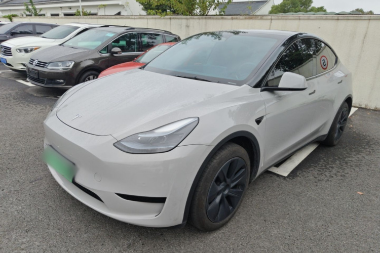 Tesla Model Y 2023 #2 Tesla Model Y 2023 car image #2