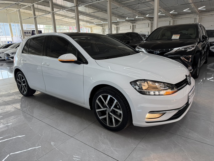 Volkswagen Golf 2020 car image #3