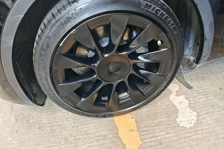 Tesla Model Y 2022 immagine di auto #3