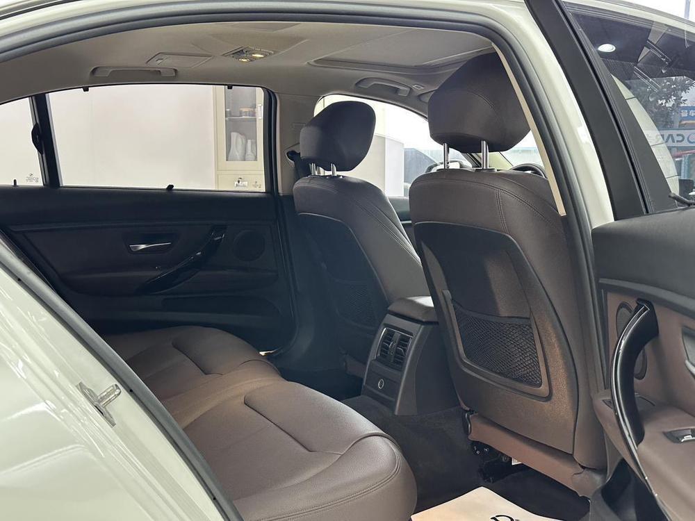 BMW 3 Series 2019 #27 BMW 3 Series 2019 car image #27