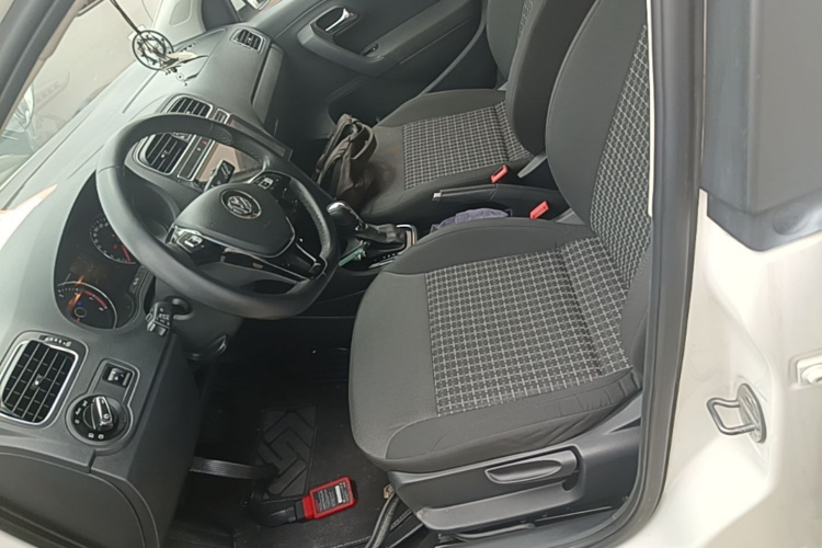Volkswagen Polo 2017 car image #15