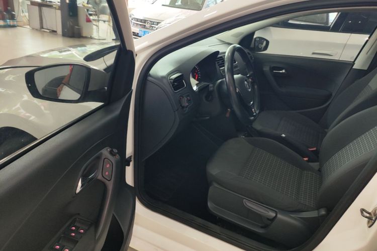 Volkswagen Polo 2016 car image #16