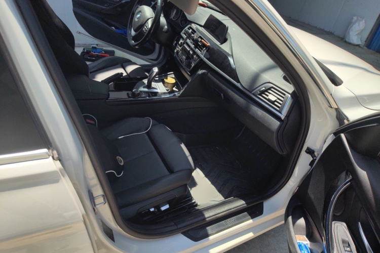 BMW 3 Series 2018 #27 BMW 3 Series 2018 car image #27