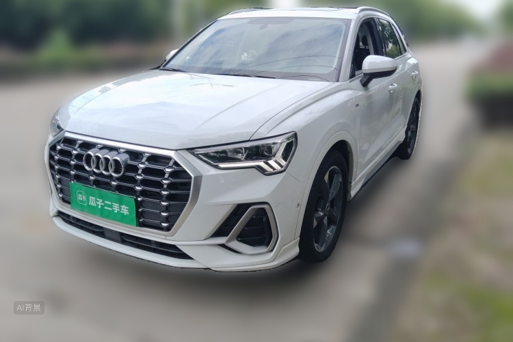 Audi Q3 2022 car image #2
