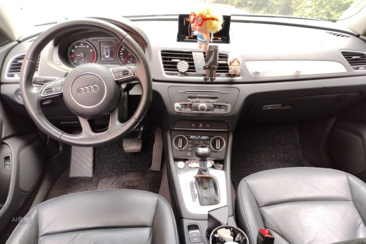 Audi Q3 2016 car image #11
