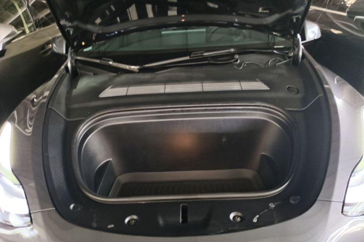 Tesla Model Y 2022 immagine di auto #20