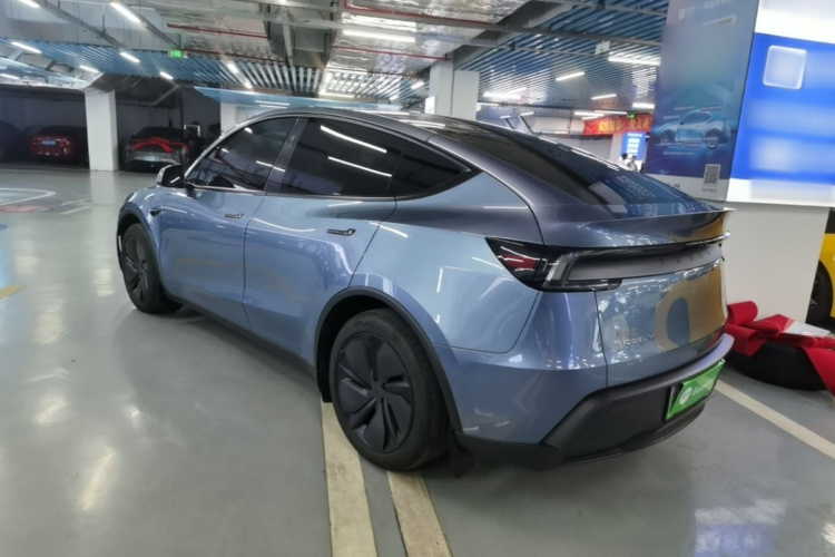 Tesla Model Y 2025 #7 Tesla Model Y 2025 immagine di auto #7