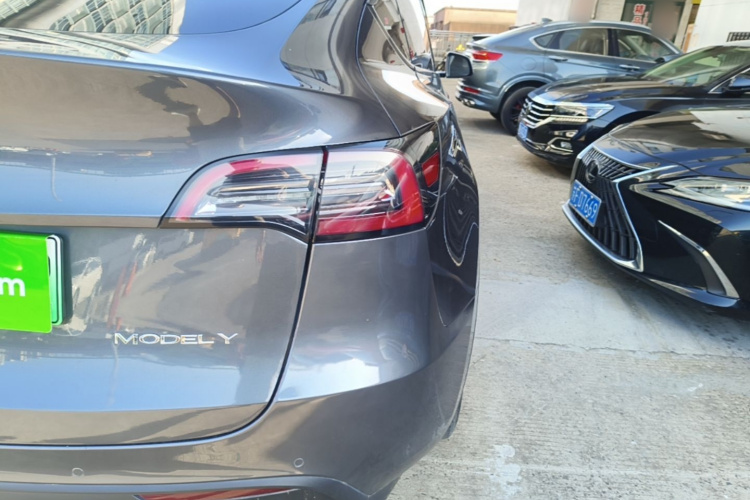 Tesla Model Y 2021 #8 Tesla Model Y 2021 car image #8