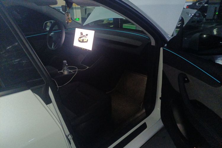 Tesla Model Y 2025 #21 Tesla Model Y 2025 car image #21
