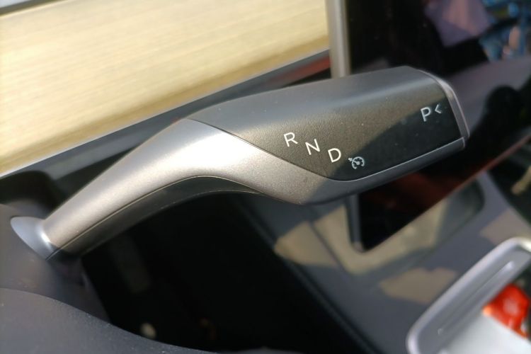 Tesla Model Y 2023 #14 Tesla Model Y 2023 car image #14