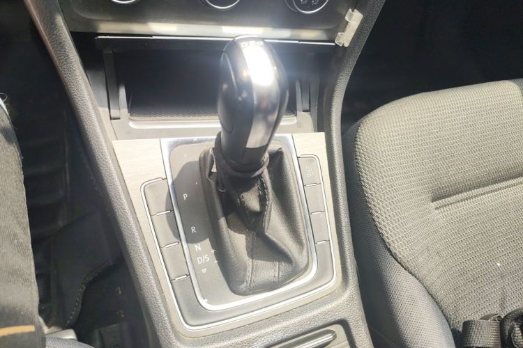 Volkswagen Golf 2015 car image #14