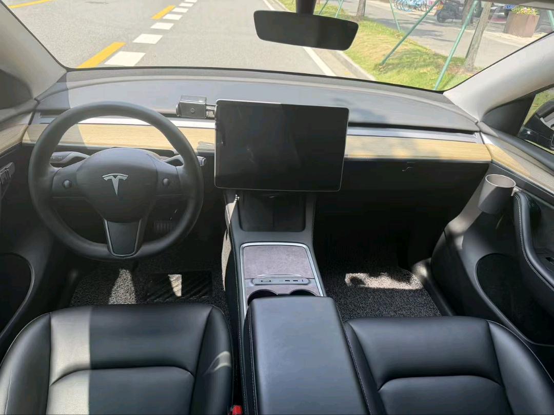 Tesla Model Y 2023 #6 Tesla Model Y 2023 car image #6
