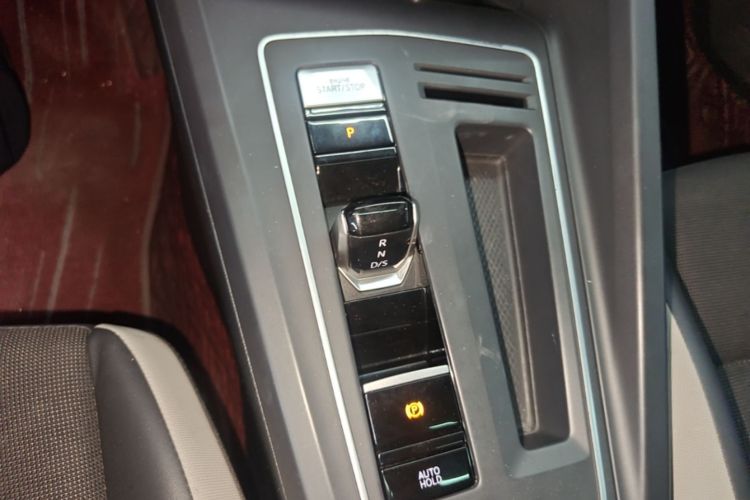 Volkswagen Golf 2021 car image #18
