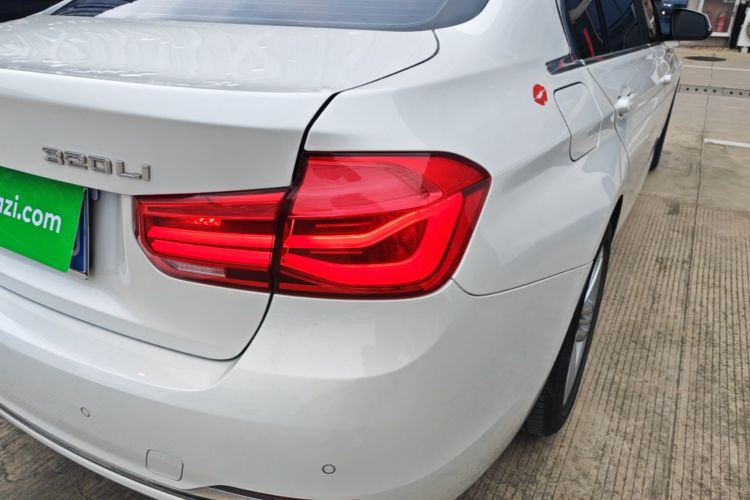 BMW 3 Series 2017 immagine di auto #8