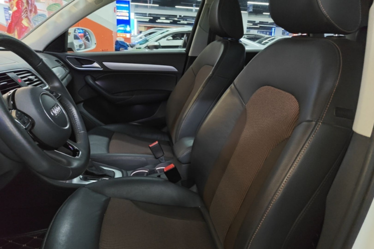 Audi Q3 2017 car image #15