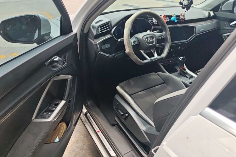 Audi Q3 2019 #13 Audi Q3 2019 car image #13