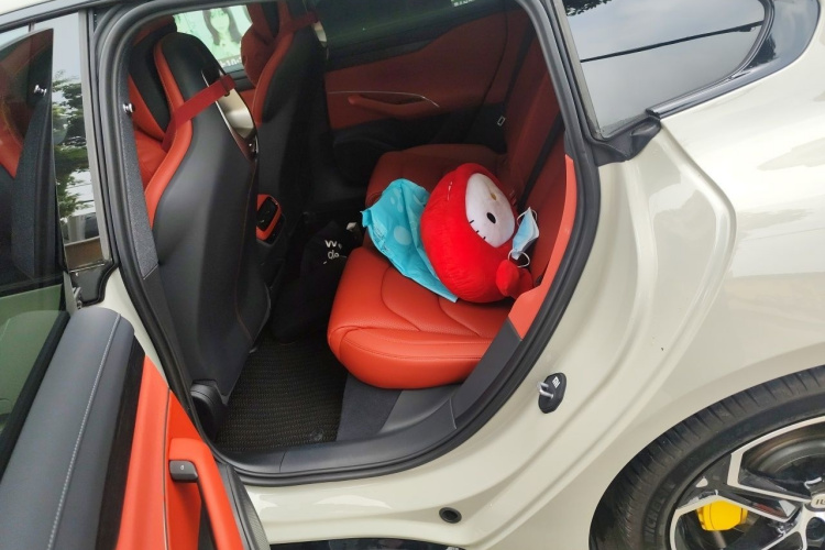 MI SU7 2025 car image #14