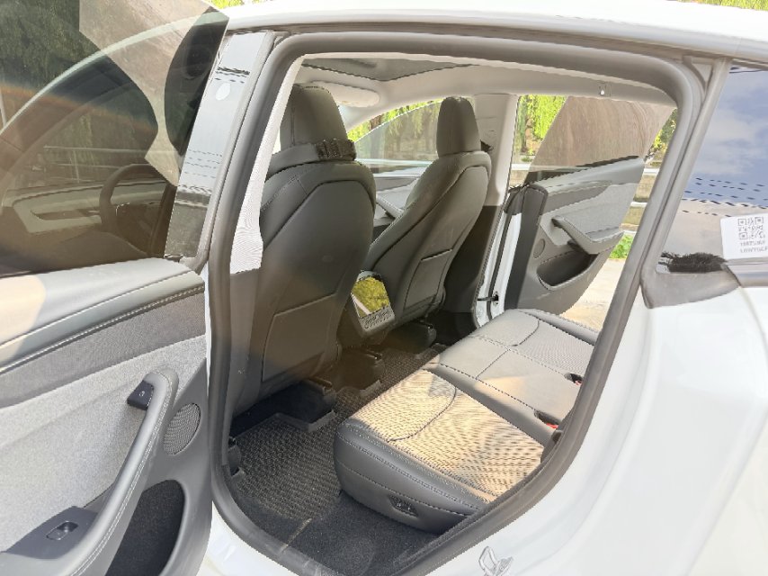 Tesla Model Y 2025 car image #6