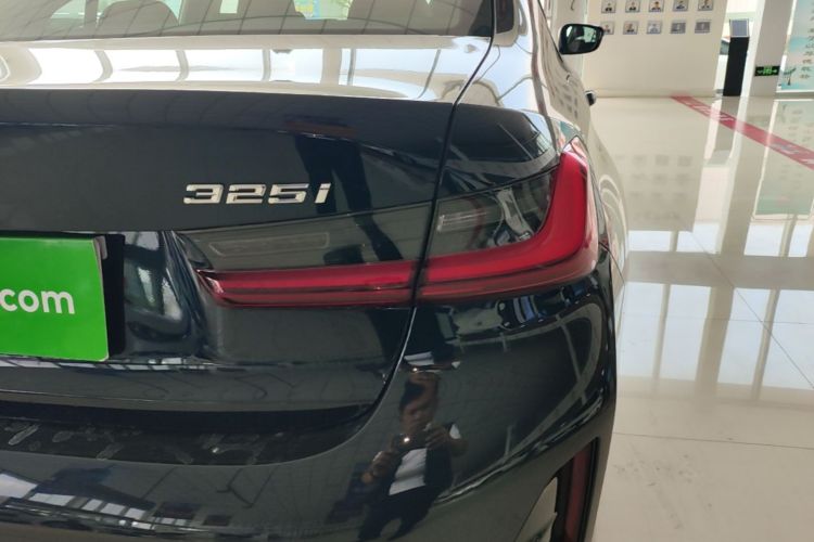 BMW 3 Series 2025 #8 BMW 3 Series 2025 car image #8