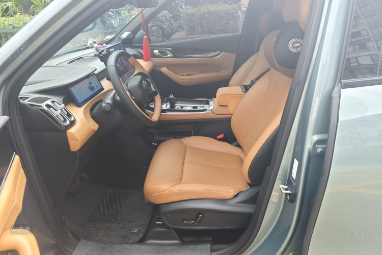 GEELY Boyue L 2025 car image #17