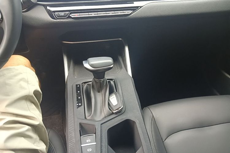 GEELY Emgrand 2025 car image #14