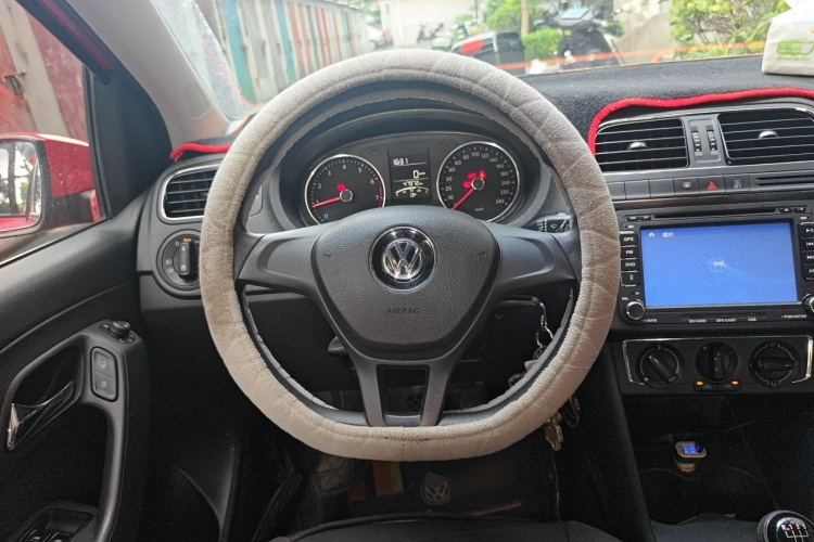 Volkswagen Polo 2015 #11 Volkswagen Polo 2015 car image #11