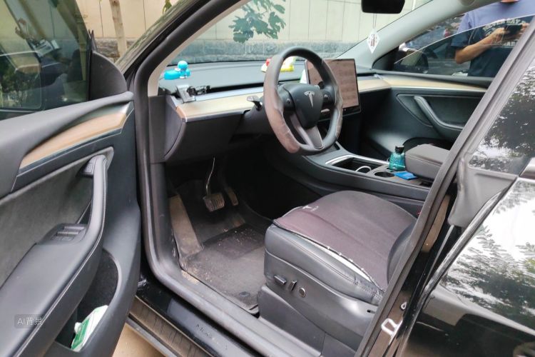 Tesla Model Y 2023 #18 Tesla Model Y 2023 car image #18