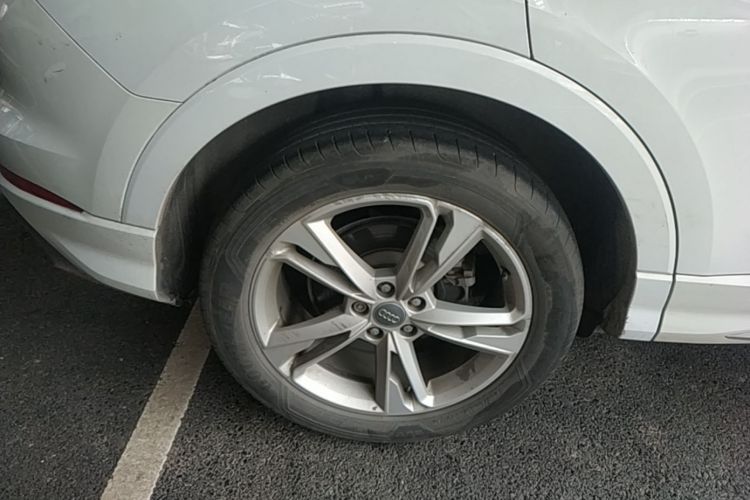 Audi Q3 2020 car image #10