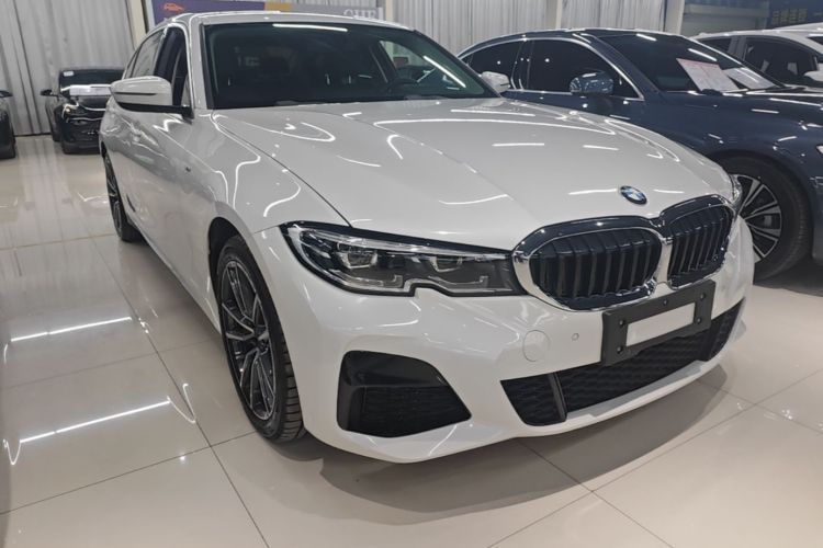 BMW 3 Series 2021 #6 BMW 3 Series 2021 صورة سيارة #6