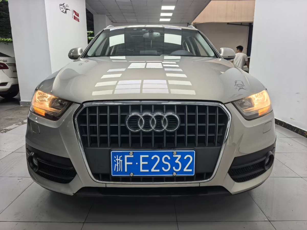 Audi Q3 2016 car image #2