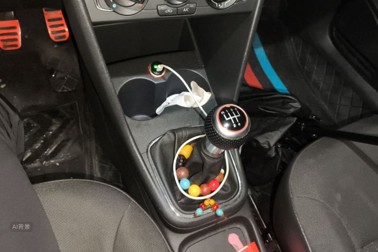 Volkswagen Polo 2015 car image #16