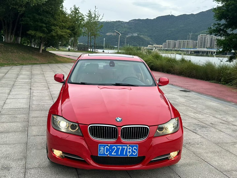 BMW 3 Series 2011 car image 