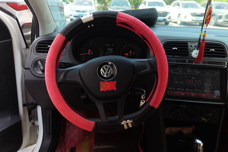 Volkswagen Polo 2019 car image #15