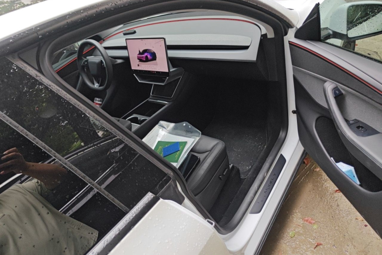 Tesla Model Y 2025 #23 Tesla Model Y 2025 car image #23