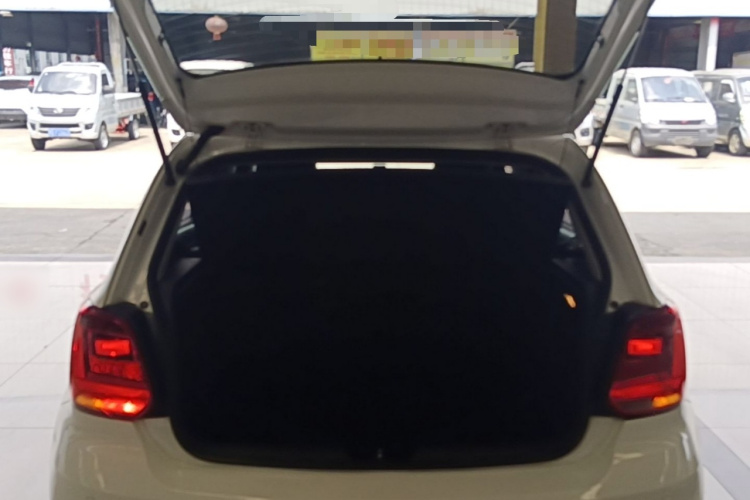 Volkswagen Polo 2018 car image #19