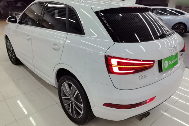 Audi Q3 2017 car image #5
